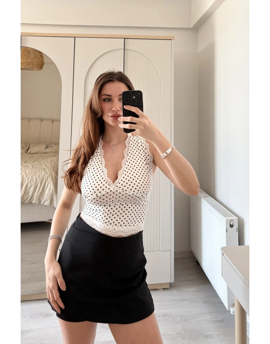 Bonny Beyaz Dantel Detay Puantiyeli V Yaka Bluz