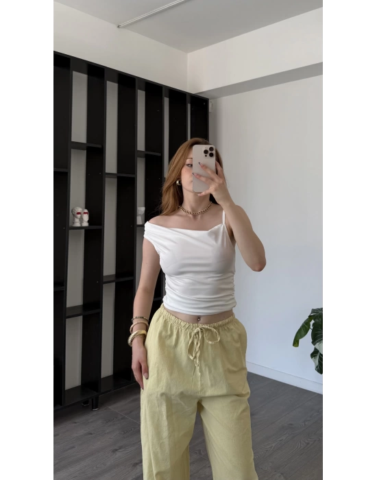 Cara Beyaz Düşük Omuz Detaylı Bluz