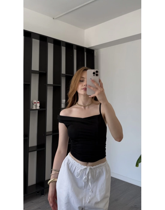 Cara Siyah Düşük Omuz Detaylı Bluz