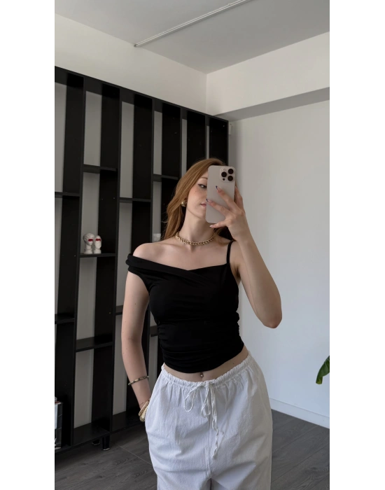 Cara Siyah Düşük Omuz Detaylı Bluz