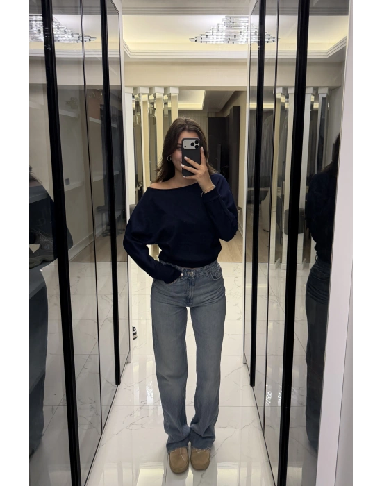 Celin Lacivert Düşük Omuzlu Modal Bluz