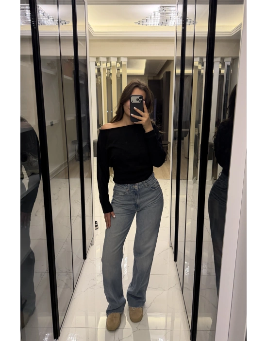 Celin Siyah Düşük Omuzlu Modal Bluz