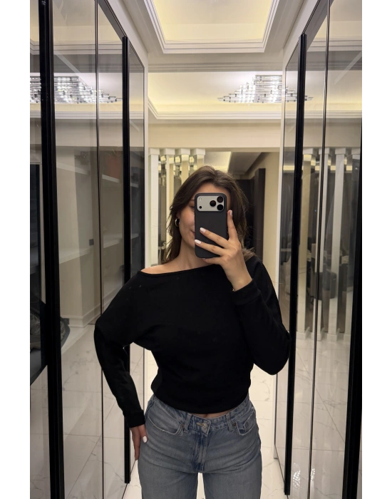 Celin Siyah Düşük Omuzlu Modal Bluz