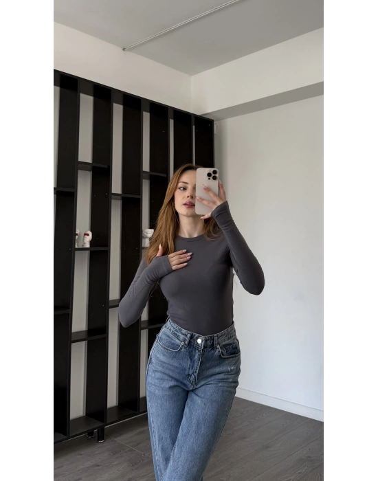 Gri Elisa Parmak Detaylı Basic Bluz