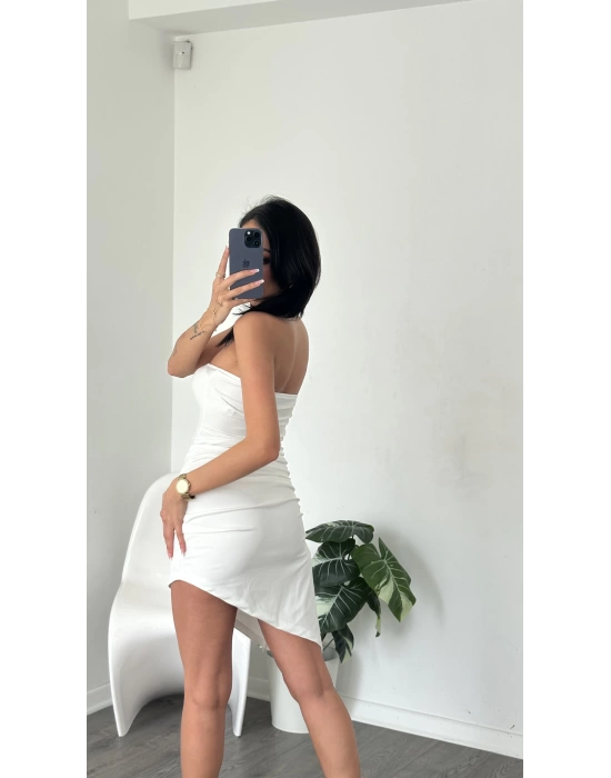 Jade Beyaz Büzgülü Yandan Yırtmaçlı Straplez Elbise