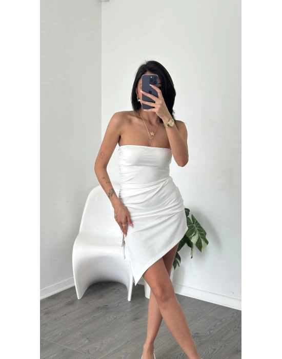 Jade Beyaz Büzgülü Yandan Yırtmaçlı Straplez Elbise