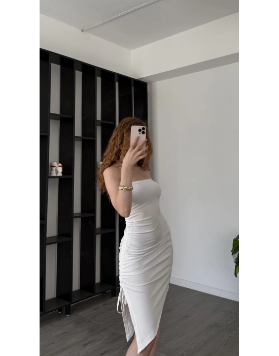Jade Beyaz Büzgülü Yandan Yırtmaçlı Straplez Elbise