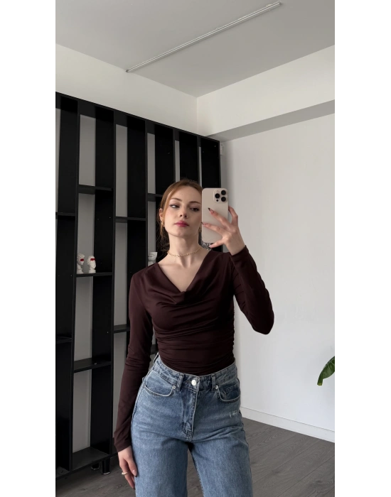 Kahve Mendy Degaje Yaka Büzgülü Bluz
