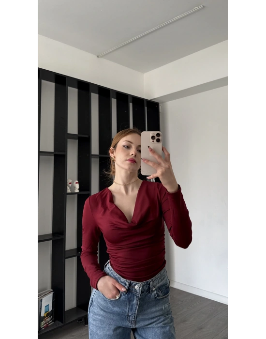 Kırmızı Mendy Degaje Yaka Büzgülü Bluz