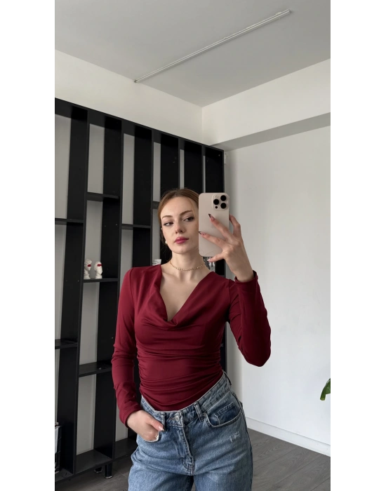 Kırmızı Mendy Degaje Yaka Büzgülü Bluz