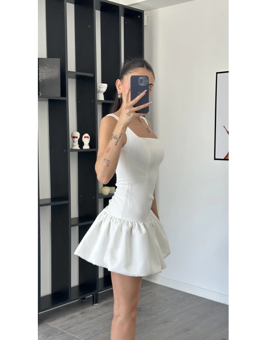Lilya Beyaz Kare Yakalı Balon Elbise