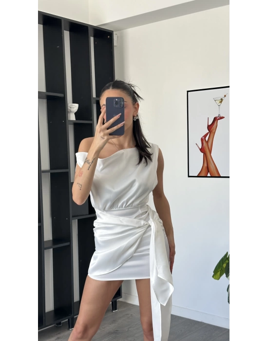 Nora Beyaz Kuşak Detaylı Önden Bağlamalı Saten Elbise