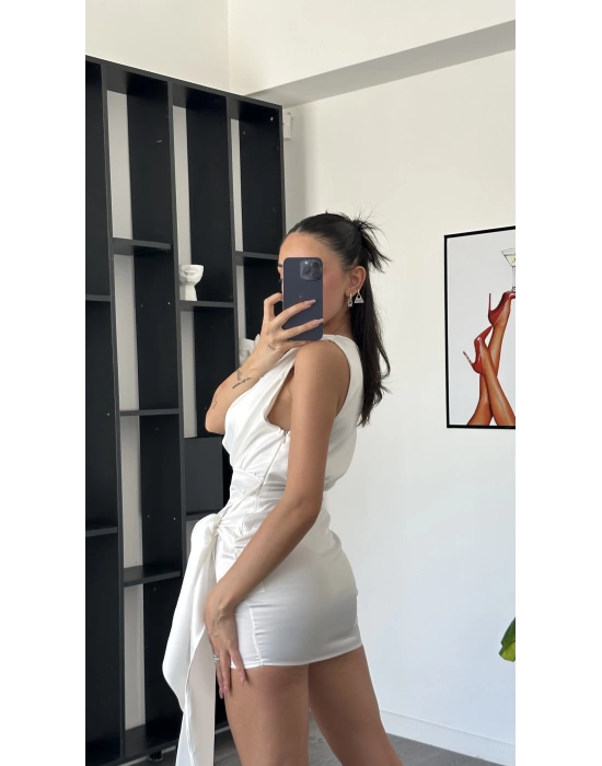 Nora Beyaz Kuşak Detaylı Önden Bağlamalı Saten Elbise