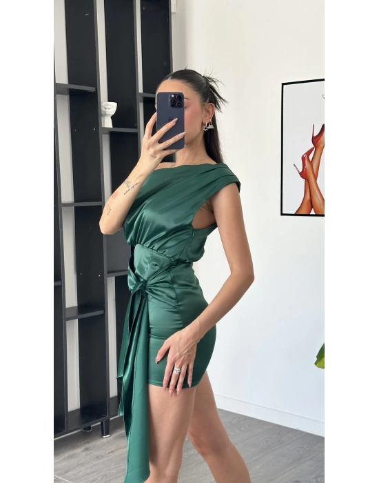 Nora Çam Yeşili Kuşak Detaylı Önden Bağlamalı Saten Elbise