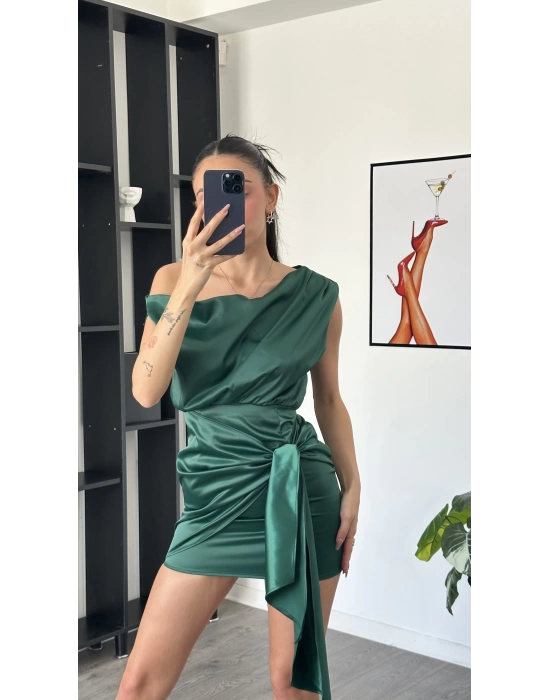 Nora Çam Yeşili Kuşak Detaylı Önden Bağlamalı Saten Elbise