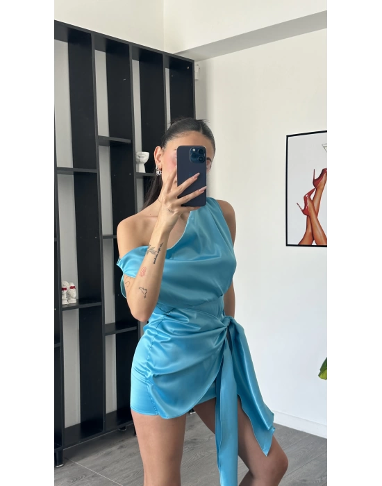 Nora Mavi Kuşak Detaylı Önden Bağlamalı Saten Elbise