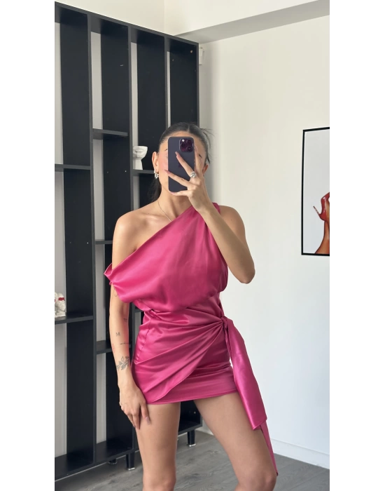 Nora Pembe Kuşak Detaylı Önden Bağlamalı Saten Elbise