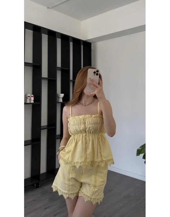 Sarı Nicole Güpür Detaylı Şortlu Takım