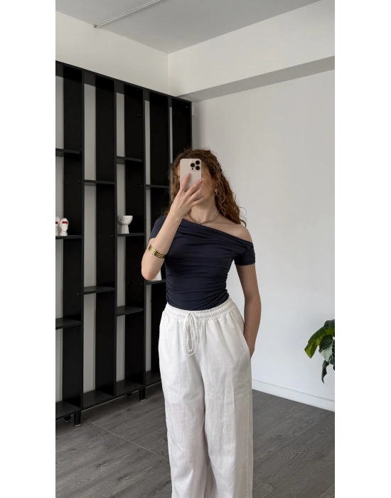Antrasit Selinda Düşük Omuzlu Drapeli Bluz