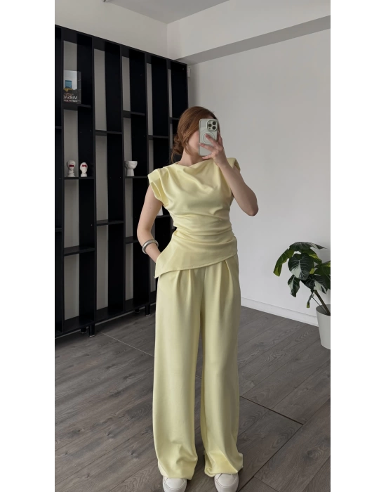 Serena Sarı Asimetrik Kesimli Vatkalı Takım