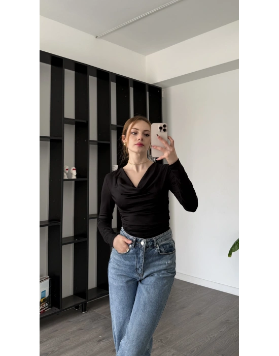 Siyah Mendy Degaje Yaka Büzgülü Bluz