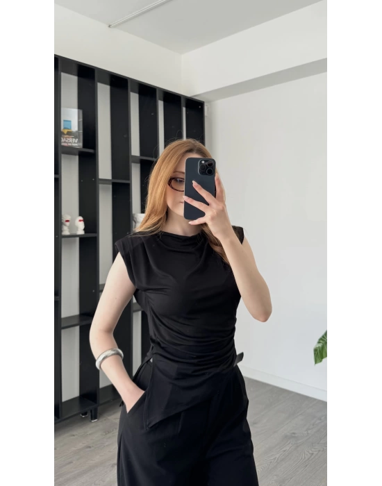 Siyah Reina Vatkalı Asimetrik Bluz