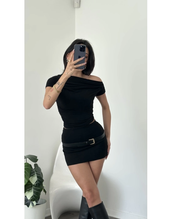 Siyah Tek Omzu Düşük Büzgülü Basic Bluz