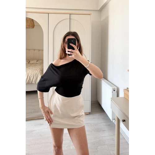 Miela Siyah Yaka Detaylı 2 Kullanımlı Bluz