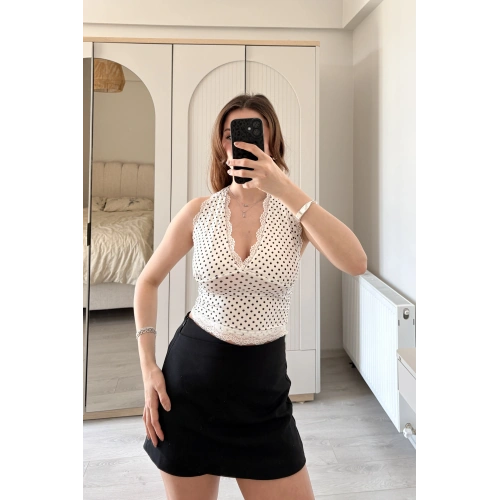 Bonny Beyaz Dantel Detay Puantiyeli V Yaka Bluz
