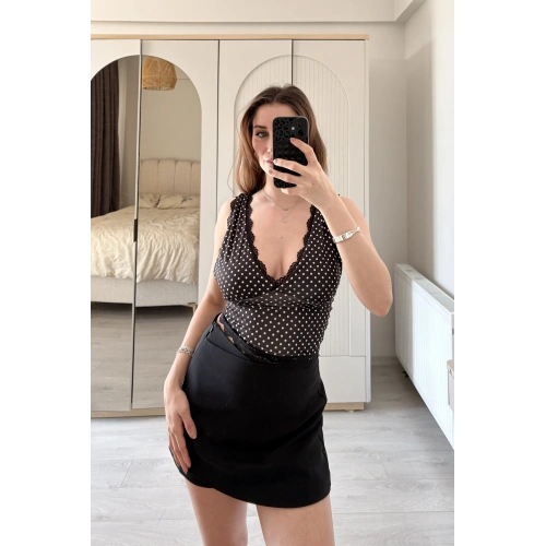 Bonny Siyah Dantel Detay Puantiyeli V Yaka Bluz