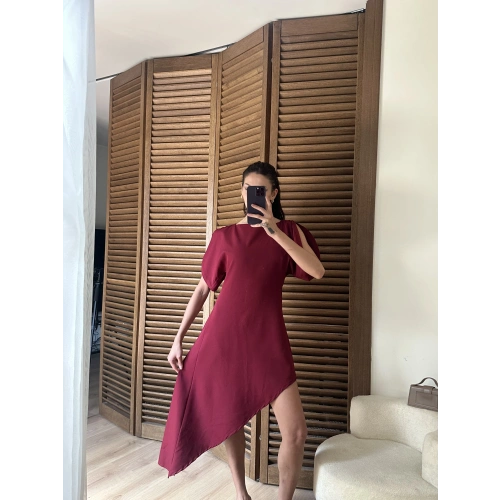 Omuz Detaylı Asimetrik Kesim Elbise Bordo