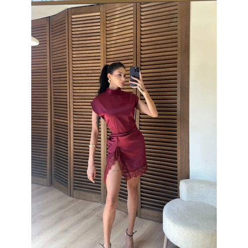 Saten Yırtmaçlı Dantelli Elbise Bordo