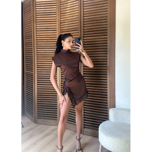 Saten Yırtmaçlı Dantelli Elbise Kahve