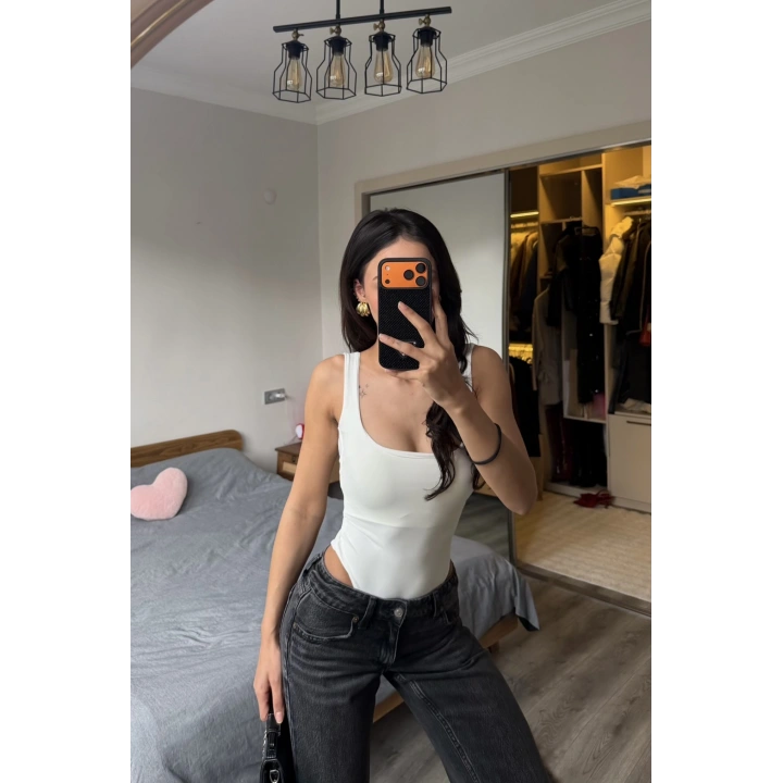 Lauren Beyaz Sırt Dekolteli Bodysuit
