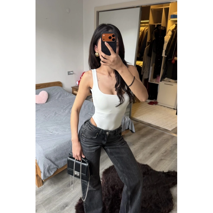Lauren Beyaz Sırt Dekolteli Bodysuit