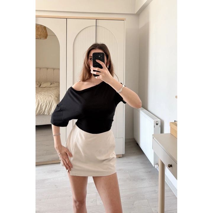 Miela Siyah Yaka Detaylı 2 Kullanımlı Bluz