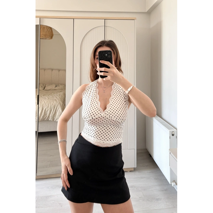 Bonny Beyaz Dantel Detay Puantiyeli V Yaka Bluz