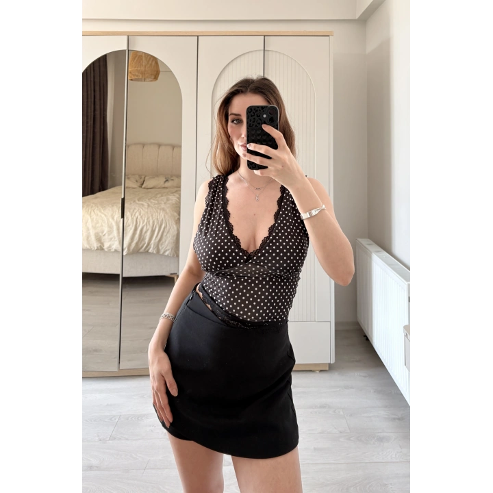 Bonny Siyah Dantel Detay Puantiyeli V Yaka Bluz