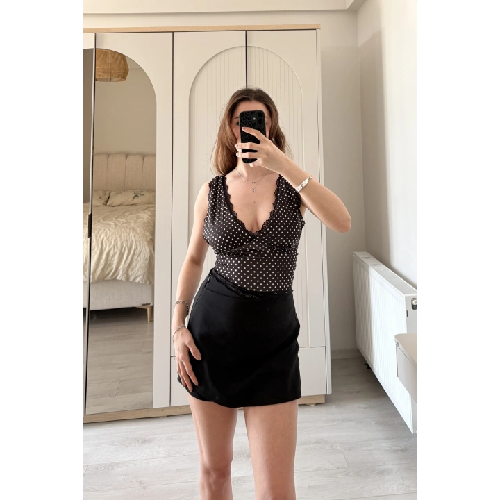 Bonny Siyah Dantel Detay Puantiyeli V Yaka Bluz