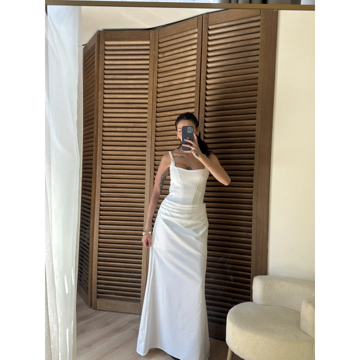 Korse Detaylı Drapeli Maxi Elbise Beyaz