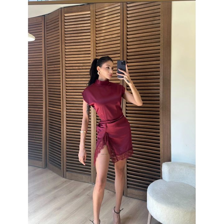 Saten Yırtmaçlı Dantelli Elbise Bordo