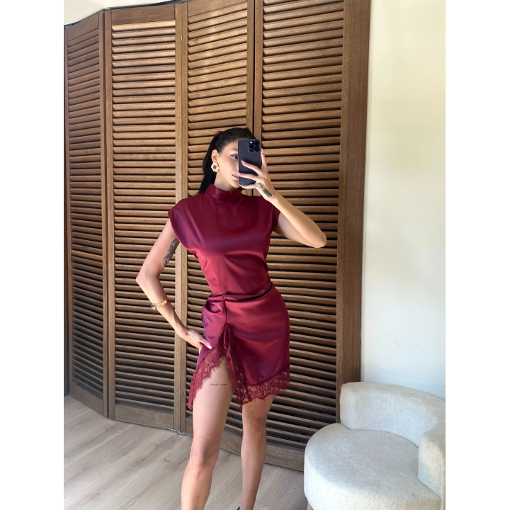 Saten Yırtmaçlı Dantelli Elbise Bordo