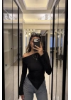 Siyah Hailey Kayık Yaka Asimetrik Kesim Bluz