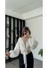 Beyaz Amara Bağlama Detaylı Bluz