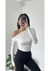 Beyaz Tek Omzu Düşük Büzgülü Basic Bluz