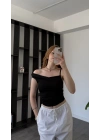 Cara Siyah Düşük Omuz Detaylı Bluz