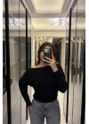 Celin Siyah Düşük Omuzlu Modal Bluz