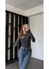 Gri Elisa Parmak Detaylı Basic Bluz