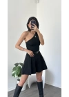 İris Siyah Kemerli Şehir Boy Şort