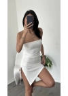 Jade Beyaz Büzgülü Yandan Yırtmaçlı Straplez Elbise